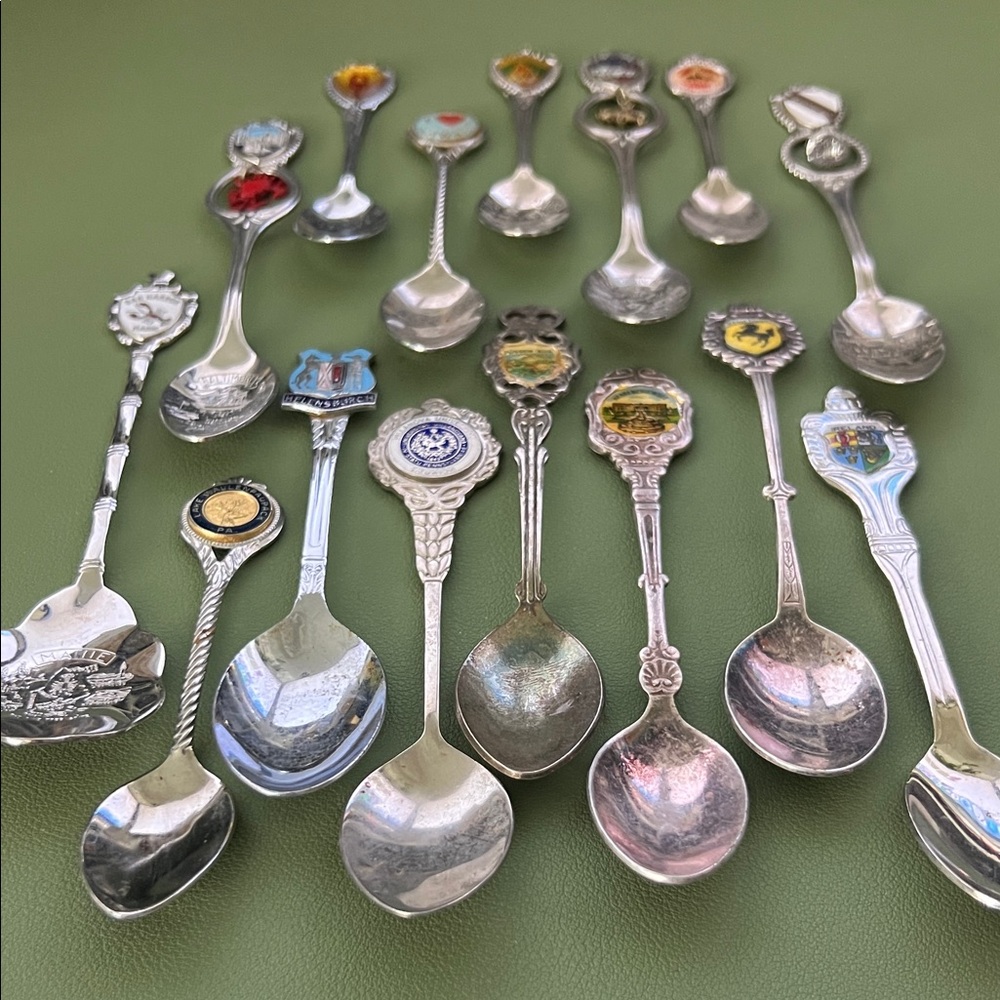 Collectable Spoon Lot of 15 - Vintage to Modern! - Picture 15 of 16